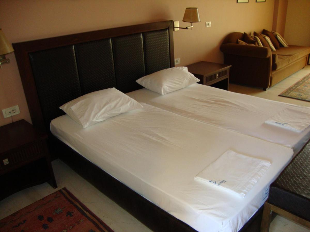 Captain Stavros Hotel นีดรี ภายนอก รูปภาพ